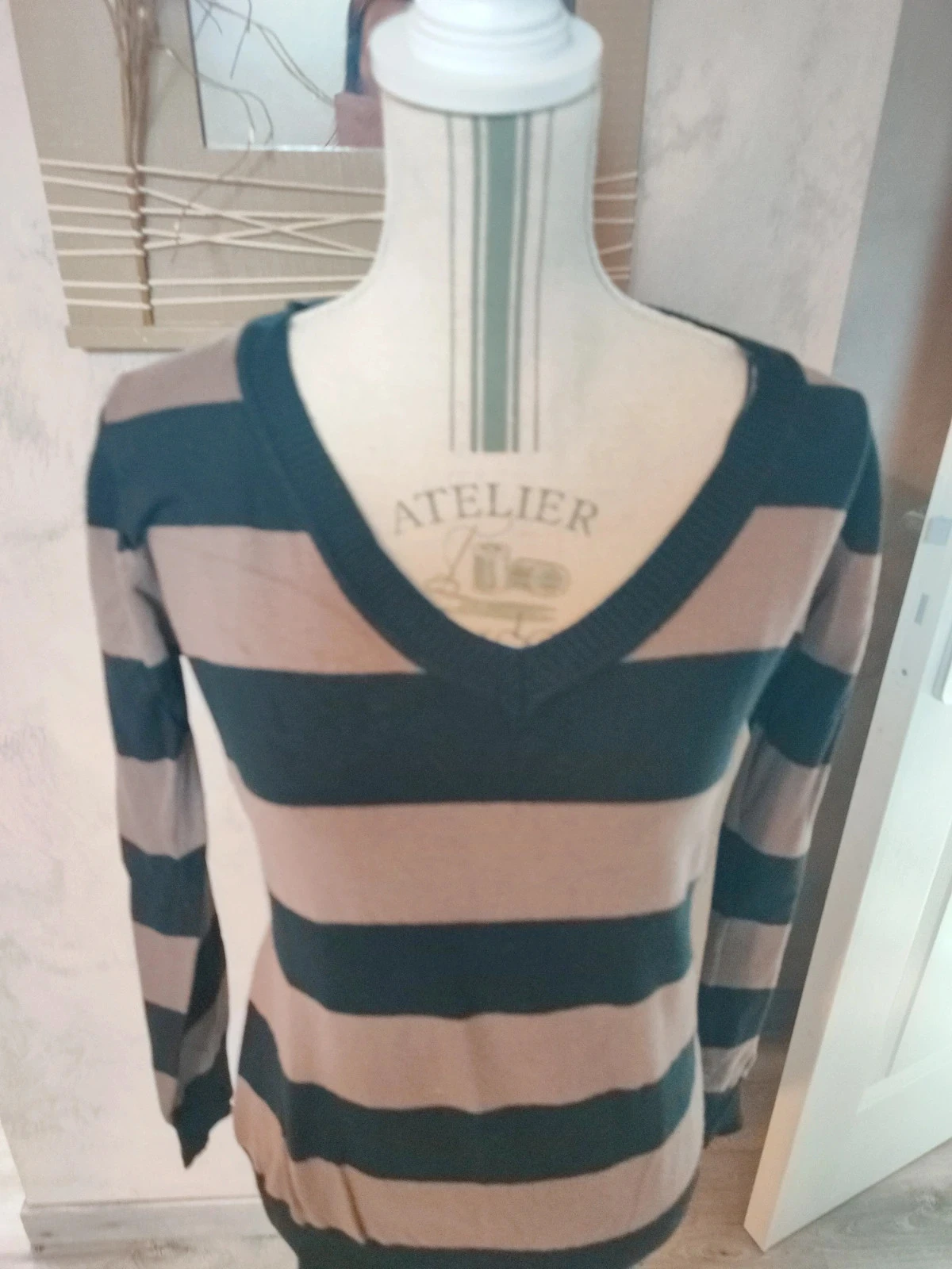 Women's sweater size 2 – photo 2